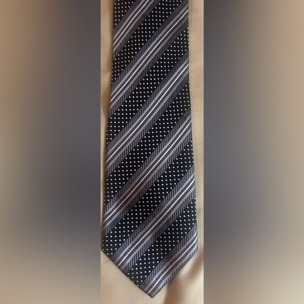 Men’s tie by True Forum.